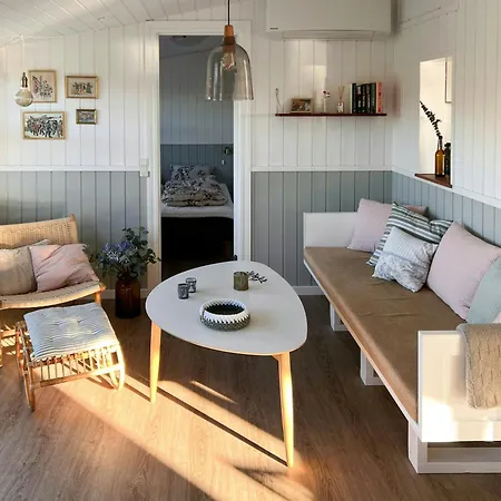 Romantic Summerhouse With Seaview Hébergement de vacances *